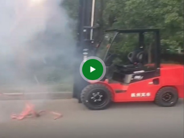 The customized 7-ton Hangzhou forklift – two-stage 3-meter mast with fork positioner