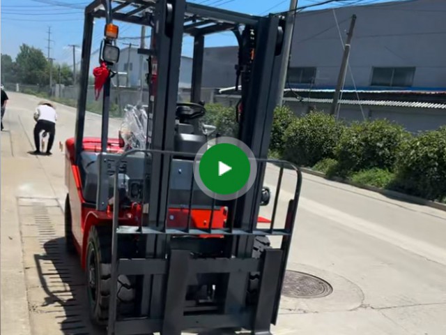 Anhui Heli K2 series 3.5-ton fuel forklift 3-section 4.5-meter mast flat clamp Delivered to customers